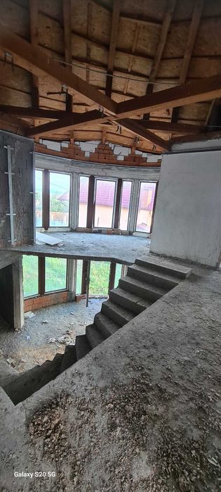 CASĂ D+P+E DE VÂNZARE în Reghin – teren 2.000 mp, zona rezidențială