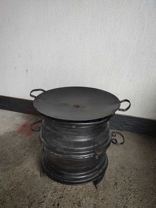 Pirostrie metalică + taler (capac) – ideală pentru gătit tradițional