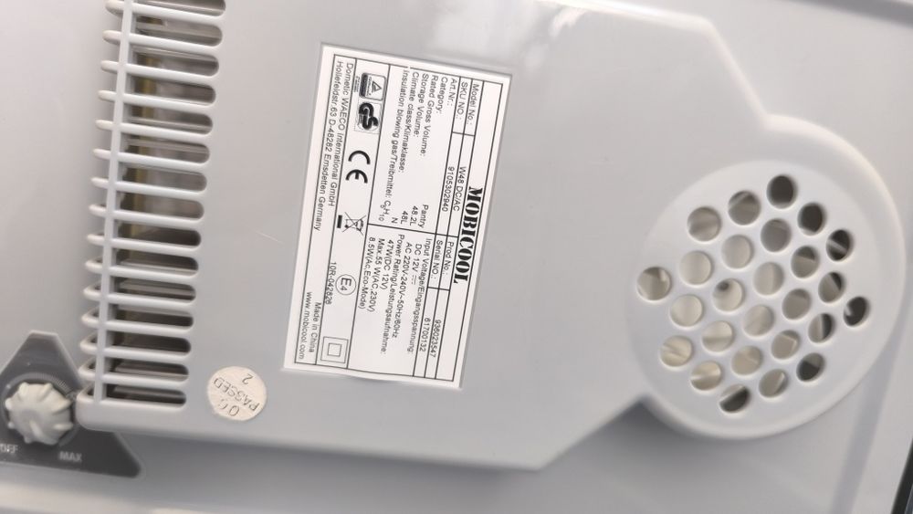 Комбинирана хладилна чанта Mobicool W48 12/220 волта 48 литра .