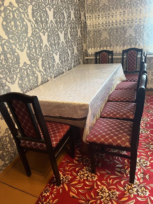 Продается стол со 8 стульями