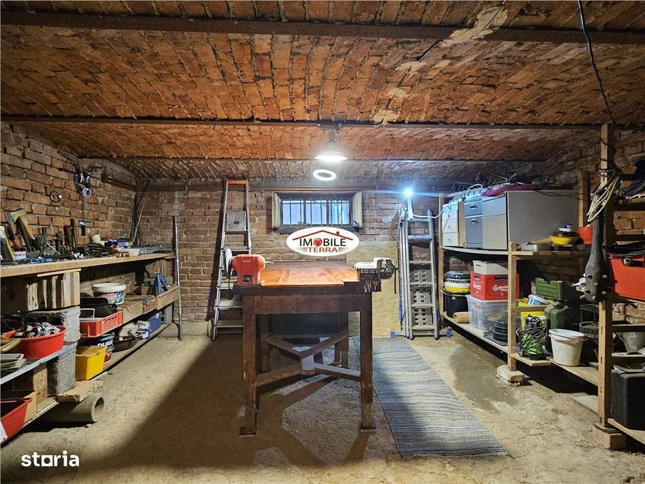 Casa cu 900 mp teren zona Calea Poplacii aproape de Parcul Sub Arini