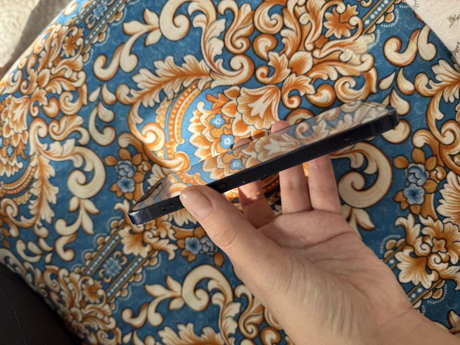 Продам айфон 12 64 гб