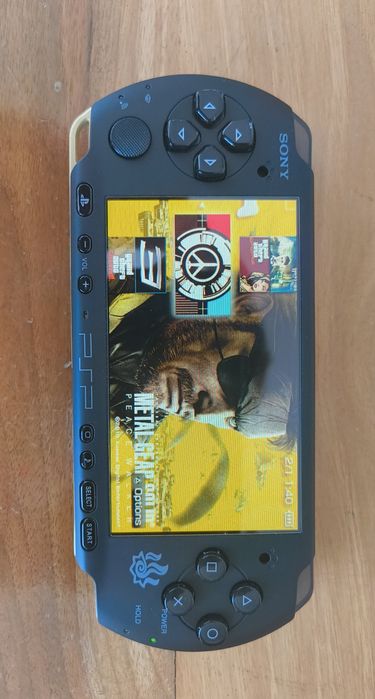 Vând psp 3000 series Monster Hunter Limited Edition  modat