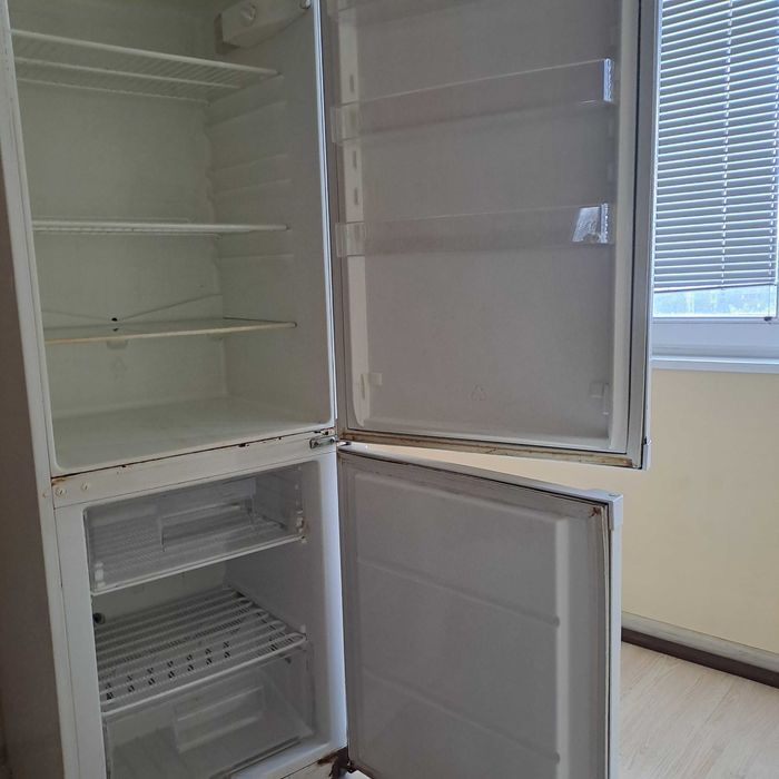 Хладилник за части