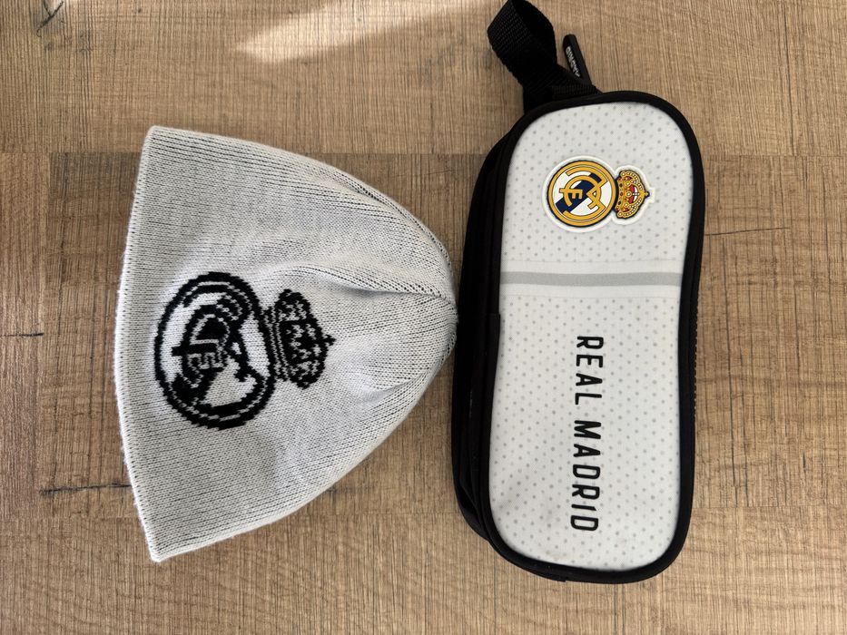 Двулицева шапка и несесер Реал Мадрид