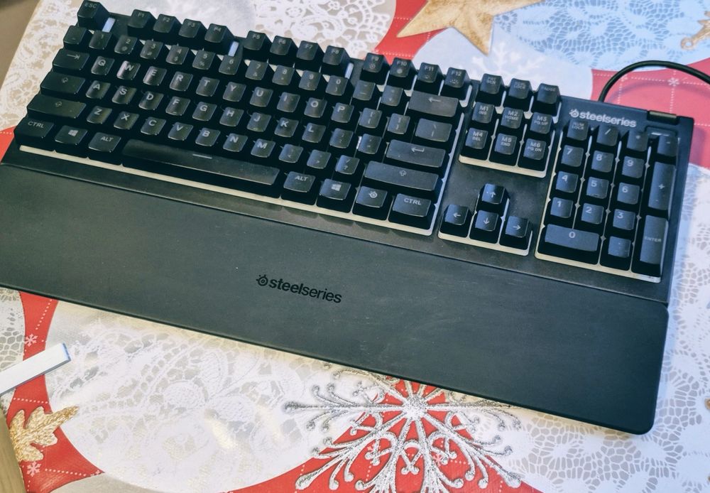 Геймърска клавиатура SteelSeries Apex 3 Quiet Switch