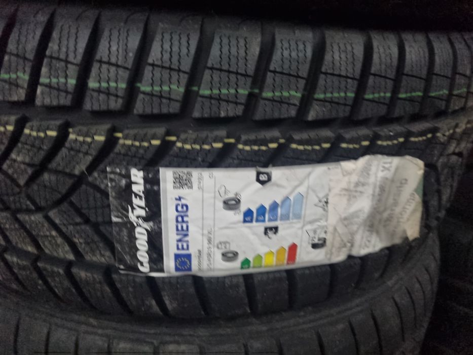 2 anvelope iarna noi 225 45 19 Goodyear