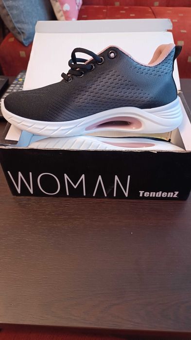 Продавам маратонки на Tendenz чисто нови женски модел номер 38