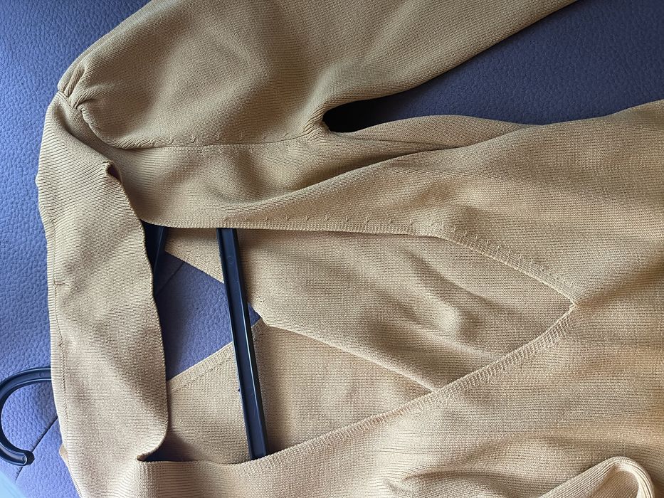 Жълта еластична рокля