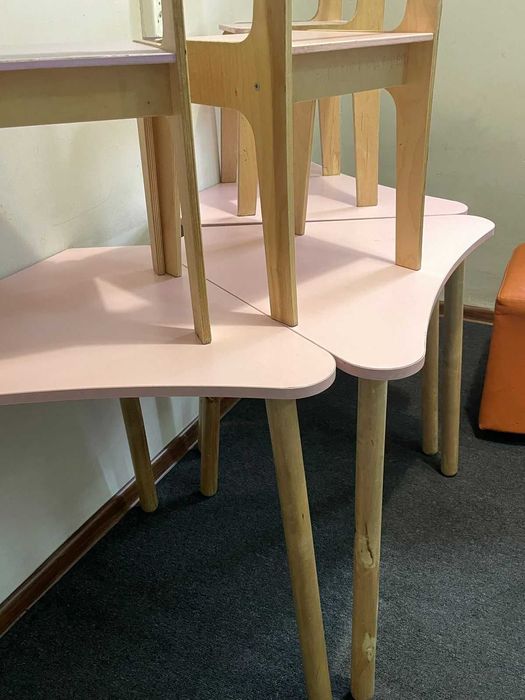 продаются парты ромашка (со стульчиками)