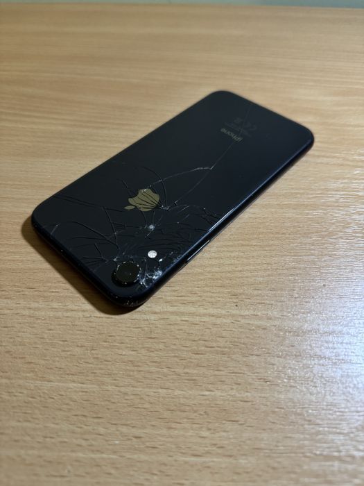 iPhone XR Black 64GB - счупен