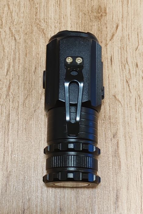 LED компактно фенерче, метално, черно