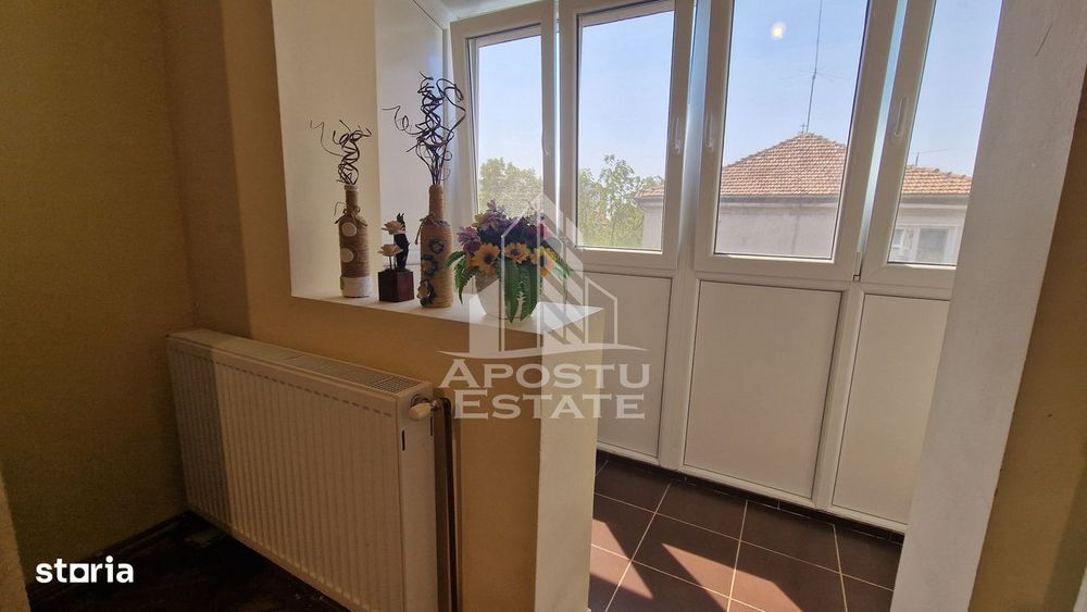 Apartament de vanzare cu 3 camere, centrala proprie, zona Dacia