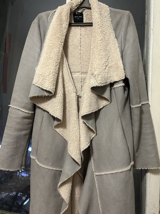 Искуственное легкое пальто на весну