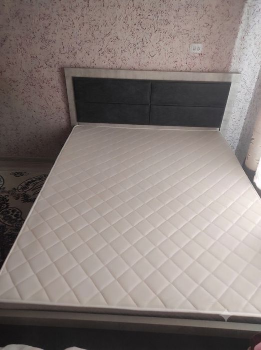"2 kishilik spalniy (karavot) ortopedik matras bilan sotiladi"