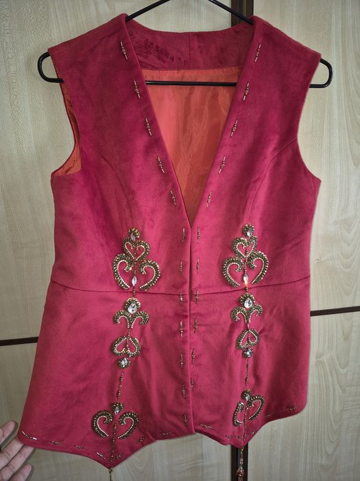 Жилетки с вышивкой