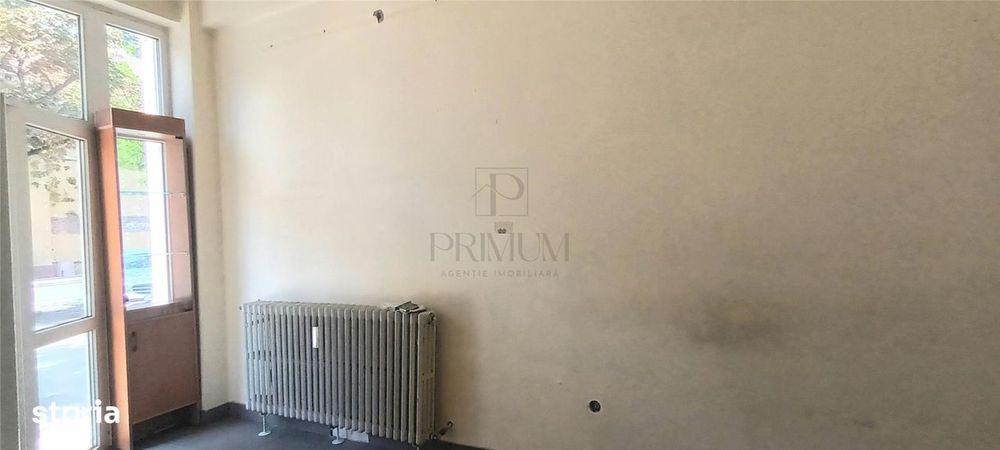 Spatiu comercial cu vitrina  si vad pietonal - Central