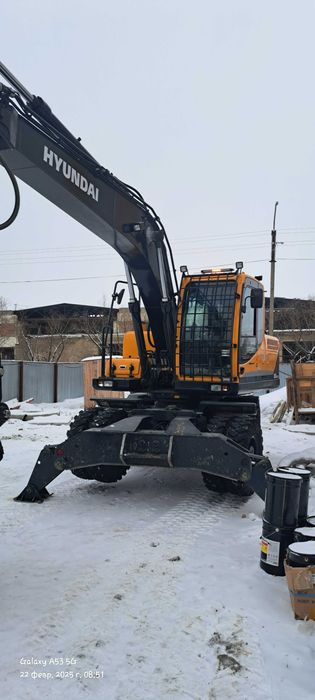 Колёсный экскаватор Хундай 180