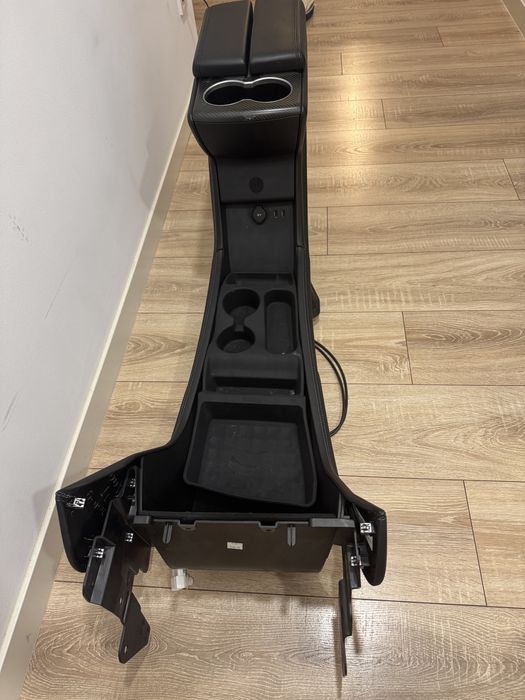 consola centrala tesla model s