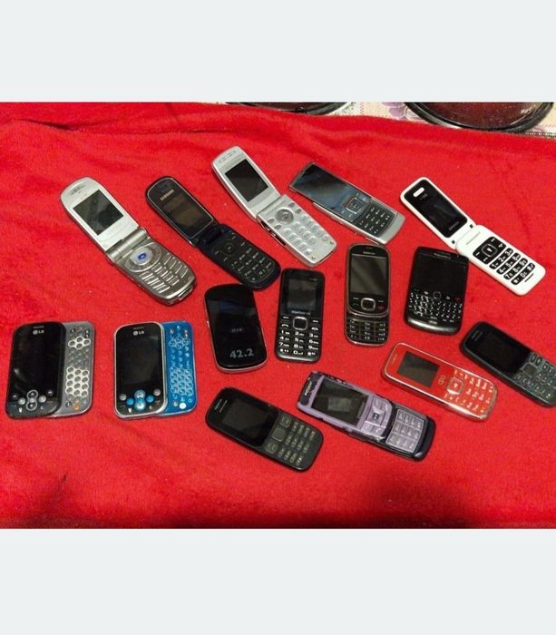 Telefon de colecție sau pentru piese.  Pret/ bucata