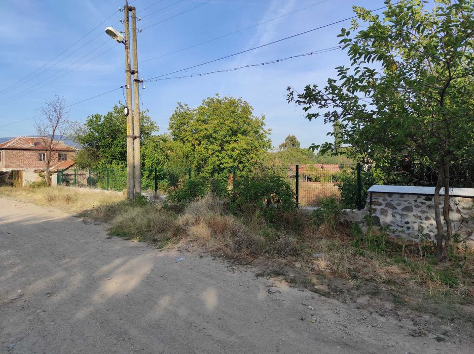 Продавам парцел в регулация с площ 770 кв.м. в село Леново