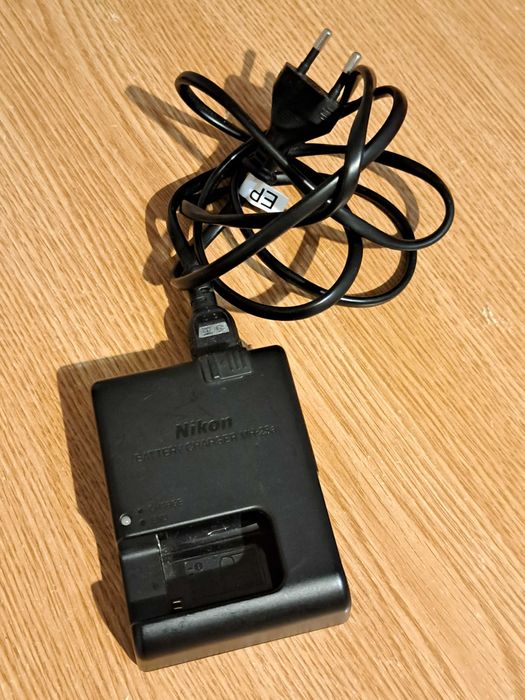 Nikon d750 + Obiectiv Tamron 28-75mm f/2.8 + 2 Baterii cu incarcator