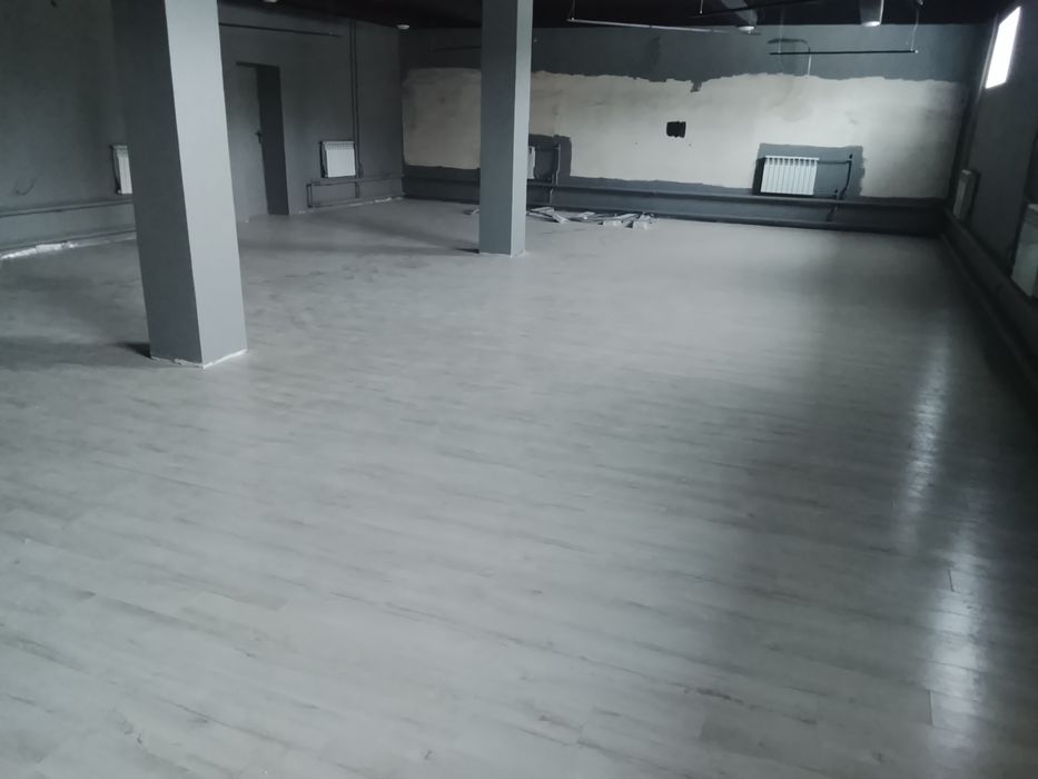 Укладка ламината, на пол и стены