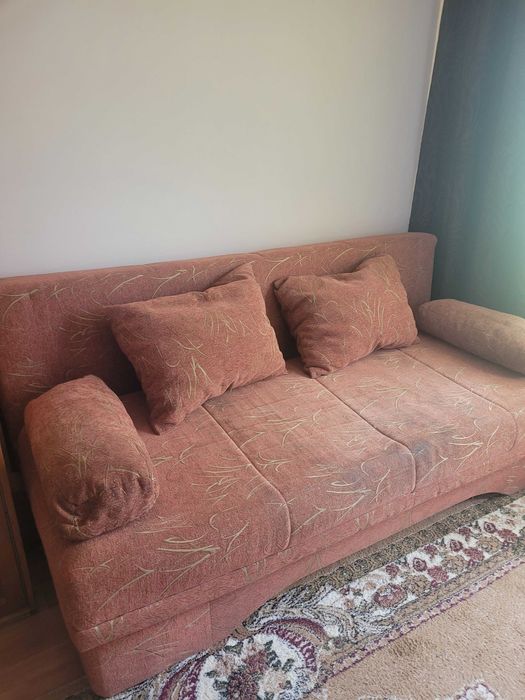 Vând canapele extensibile utilizate