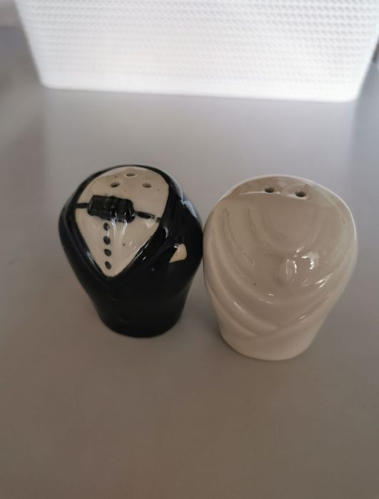 Set solnita si pipernita din ceramica
