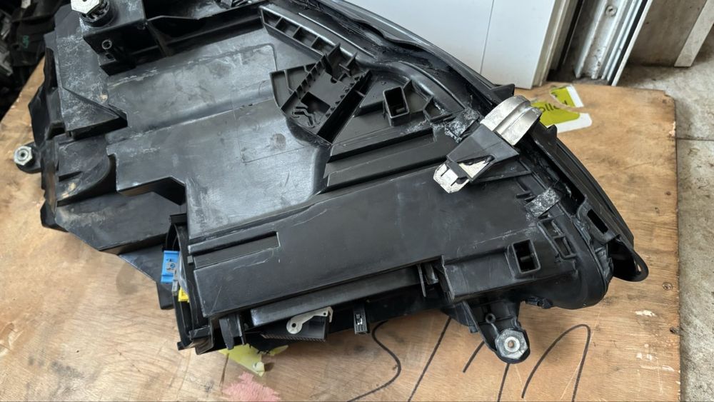 Фар за Mercedes W222