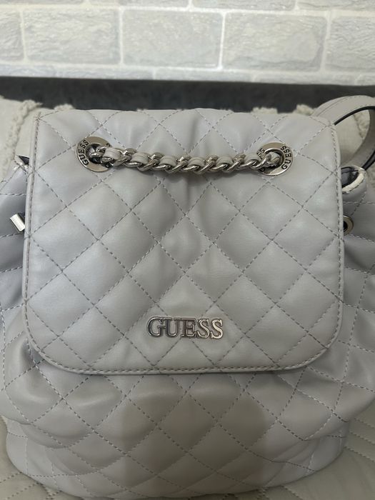 Дамска раница GUESS