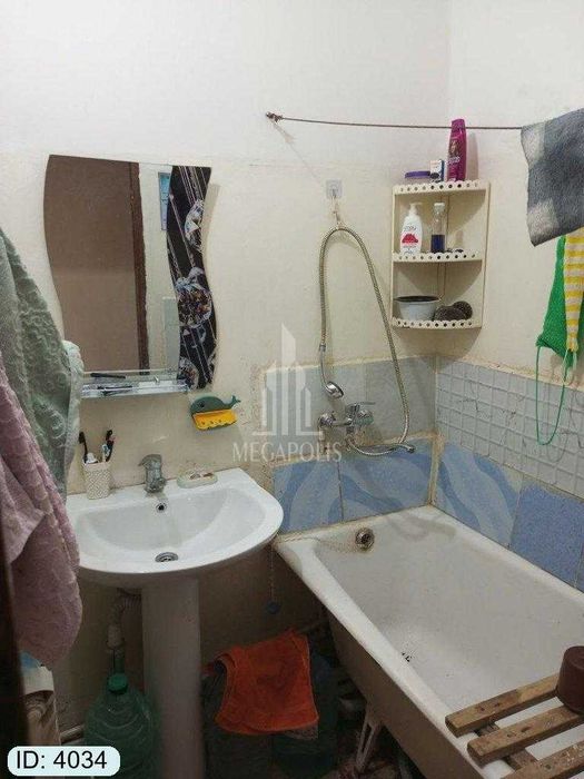 sharq 1 16 maktab tomonida 4 xonali uy sotiladi №4034