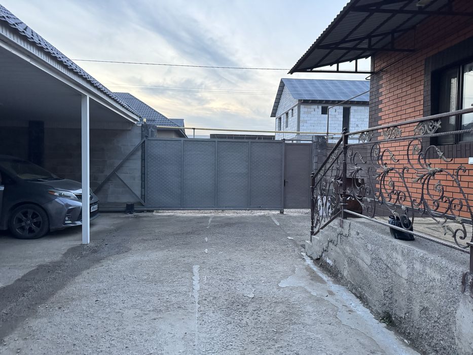 Срочно 2 этаж уй сатылады.