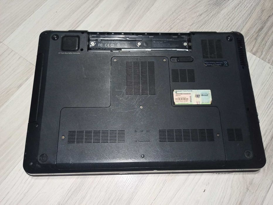 Продавам лаптоп HP Pavilion dv7-4165dx 17.3-инчов - цял, за части.