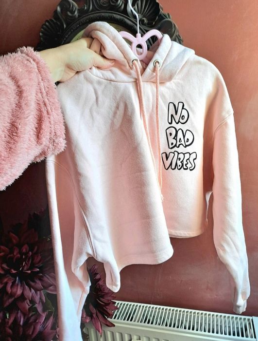 Hanorac scurt Bershka cu looney tunes