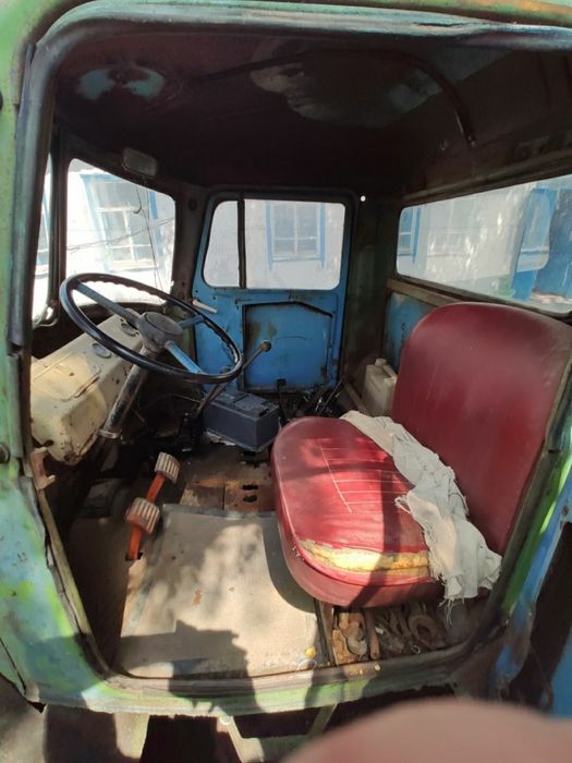 Продам трактор с плугом