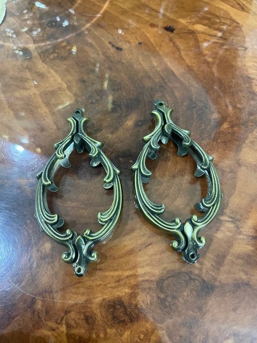 Продаётся люстра 8 лампочек