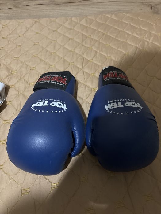 Боксерские перчатки