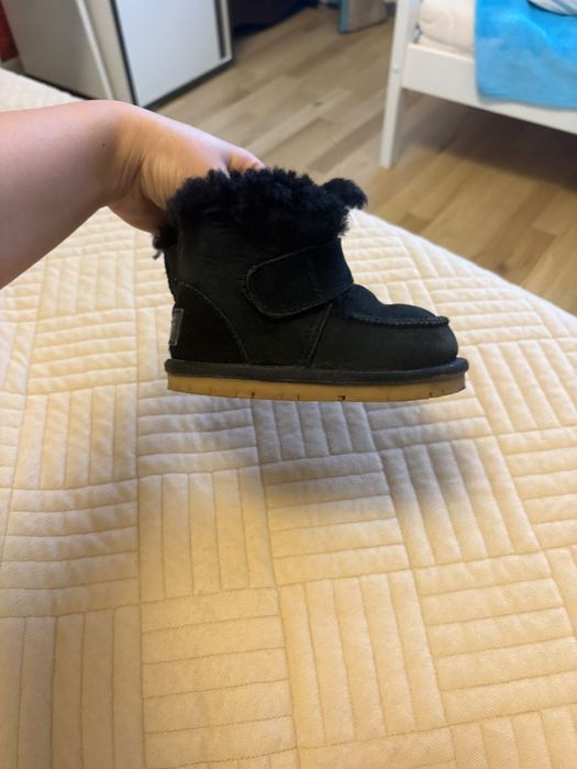 Продам детскую обувь