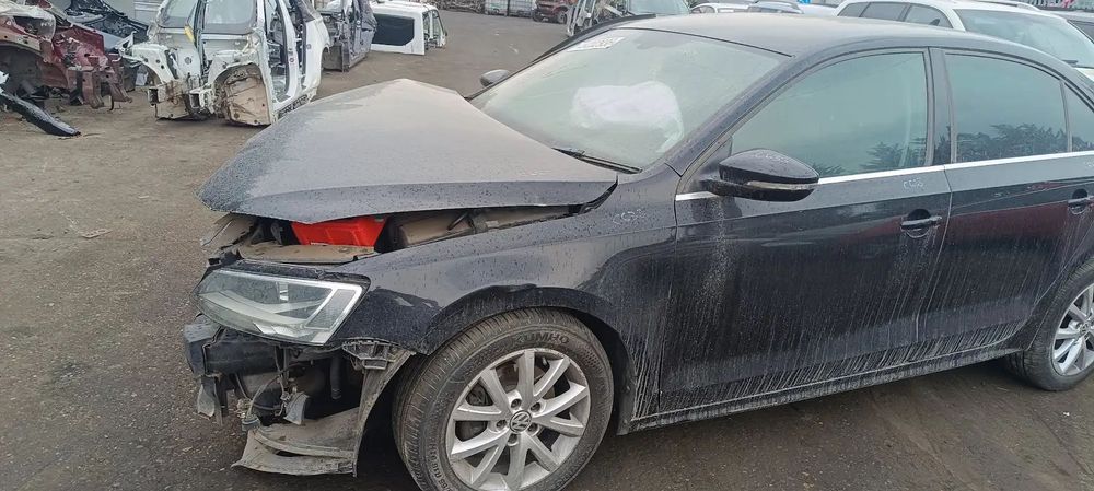 Dezmembrari / Dezmembrez VW Jetta 4 162 1.6 TDI CAYC cutie viteze manuala 5 trepte cod culoare LC9X