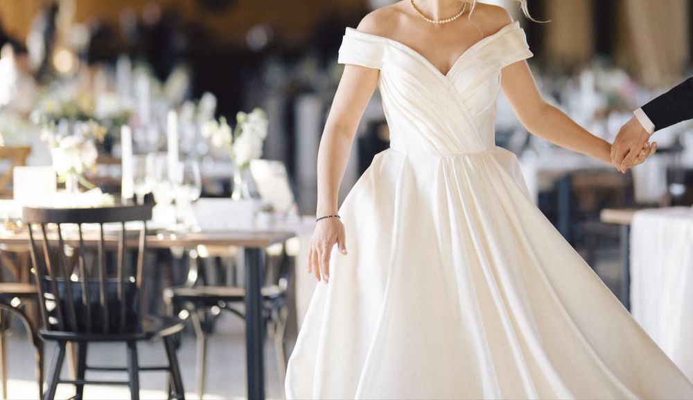 Rochie de mireasa din tafta + cadou crinolina si voal