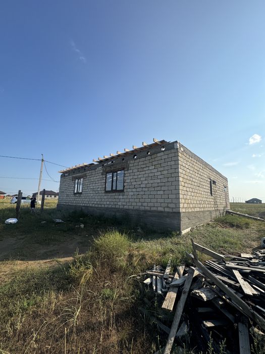 Салынып жатқан үй сатылады!
