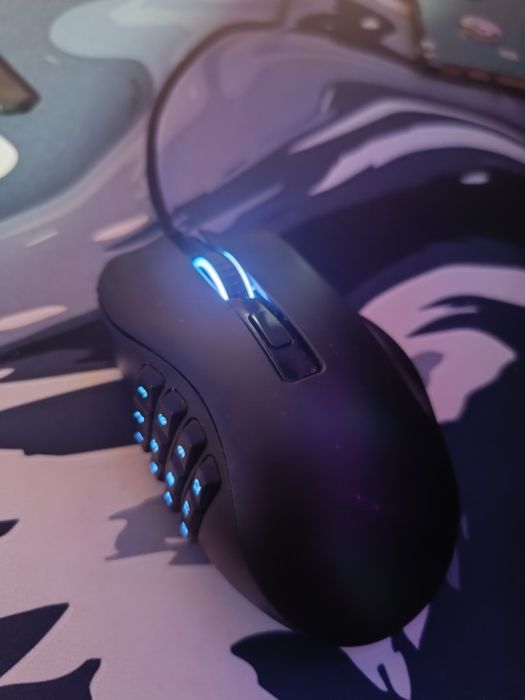 Vând mouse razer naga x