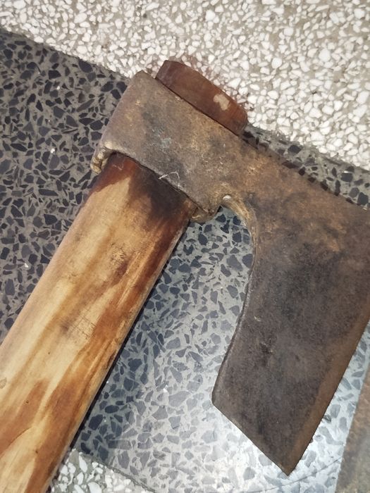 2 брадви  в добро състояние