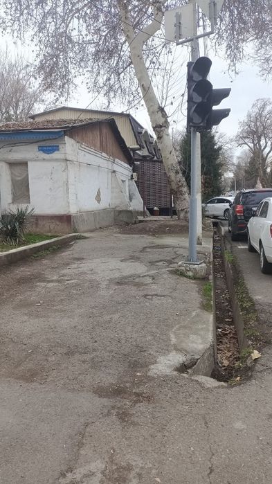 Угловой дом на главной дороге. Йўл юзида бурчақдаги уй