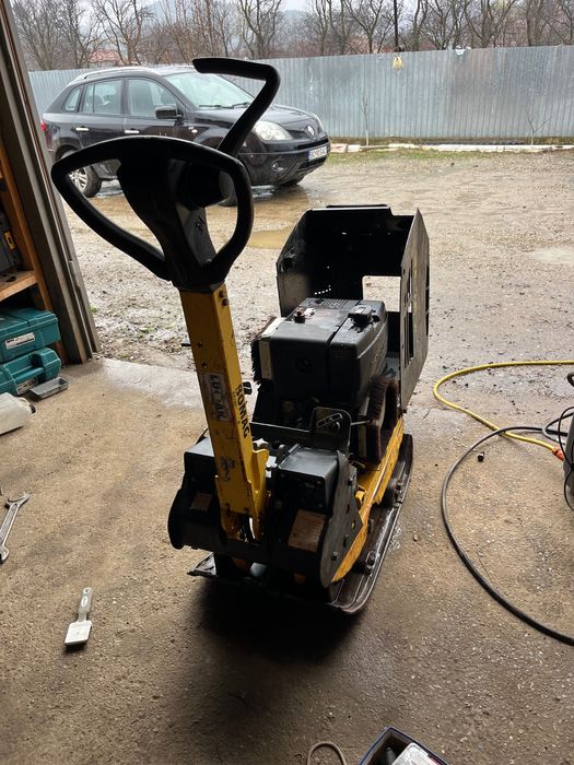 Vând placă compactoare 410kg și mai compactor