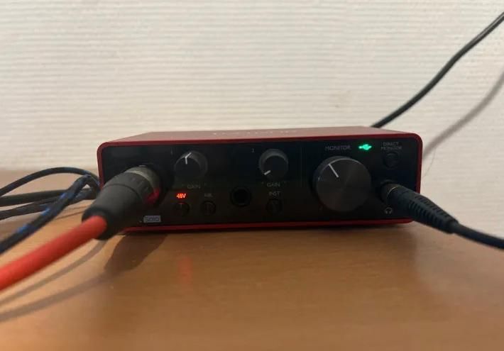 KIT interfata audio focusrite microfon casti Scarlett