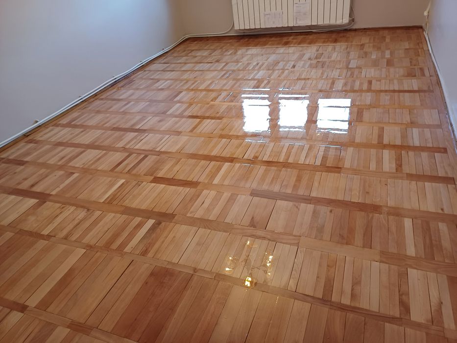 Rașchetat-montat  parchet masiv și scări interioare