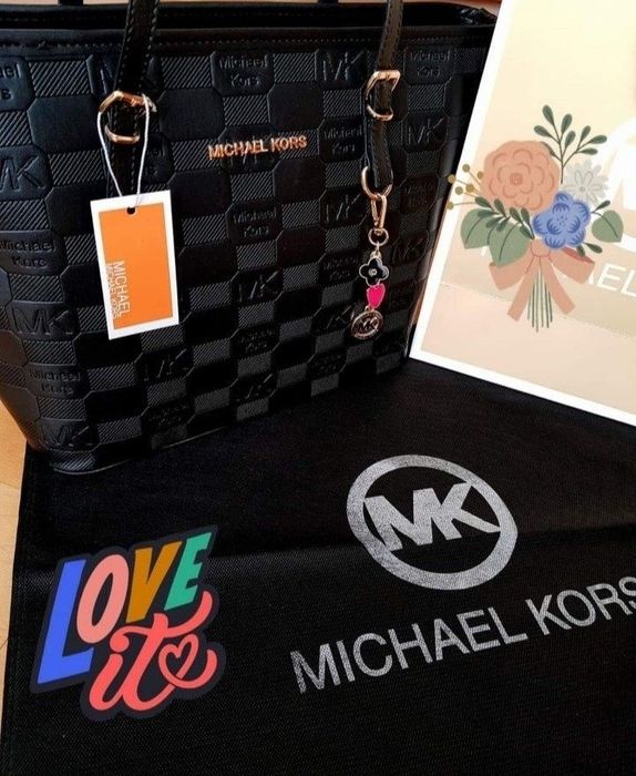 Geanta dama,super model/classic,import Italia, logo metalic, saculet