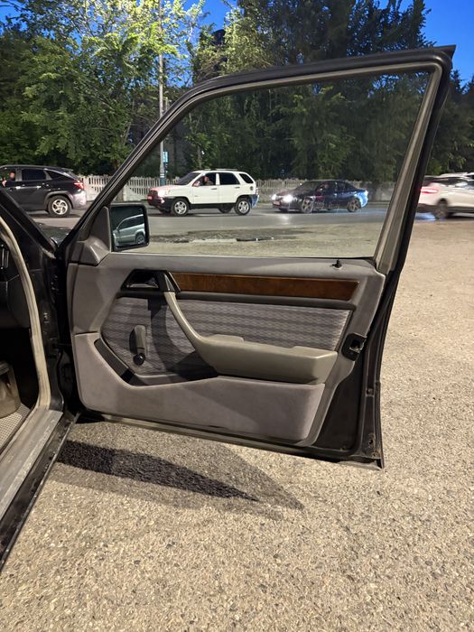 Продам w124 e260